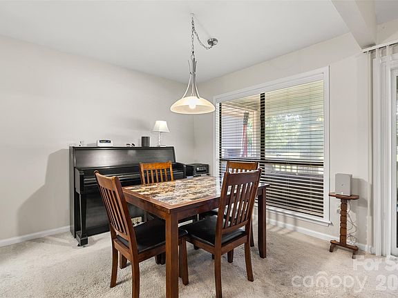 4th image of 7912 Greenside Ct