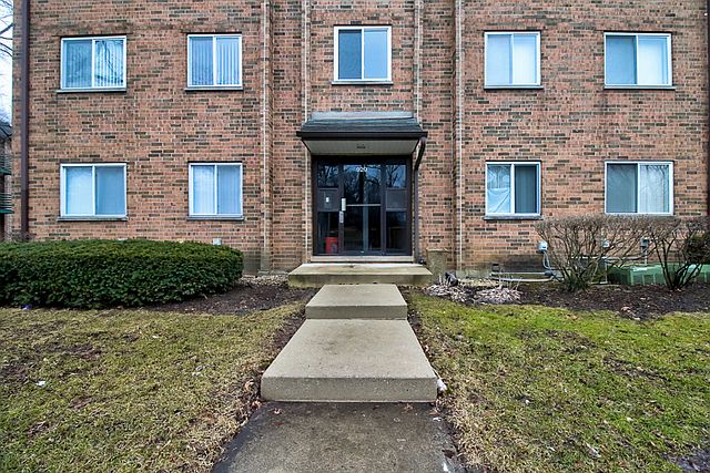 1st image of 929 Buccaneer Dr APT 4