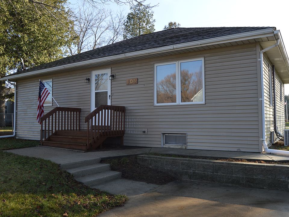 1st image of 604 1st St