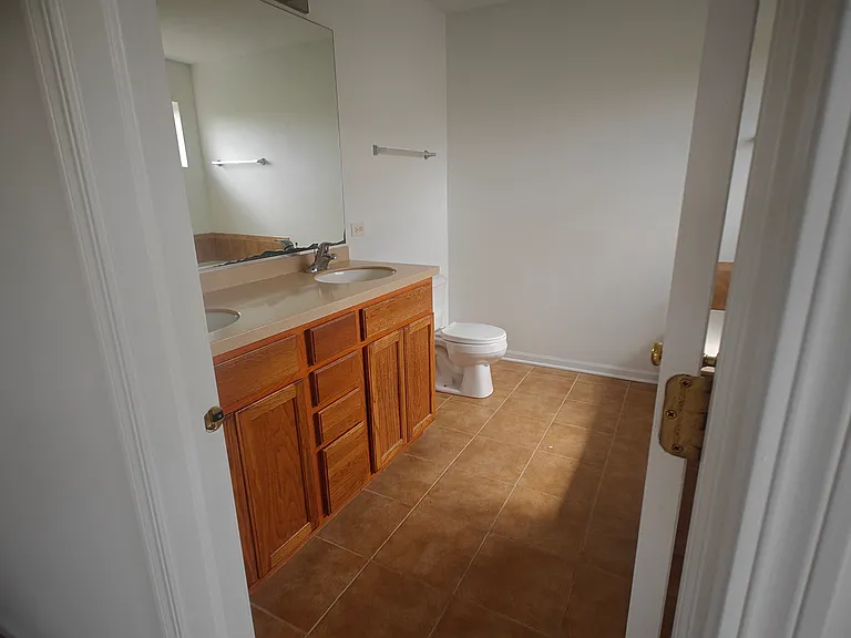 Main room full bath