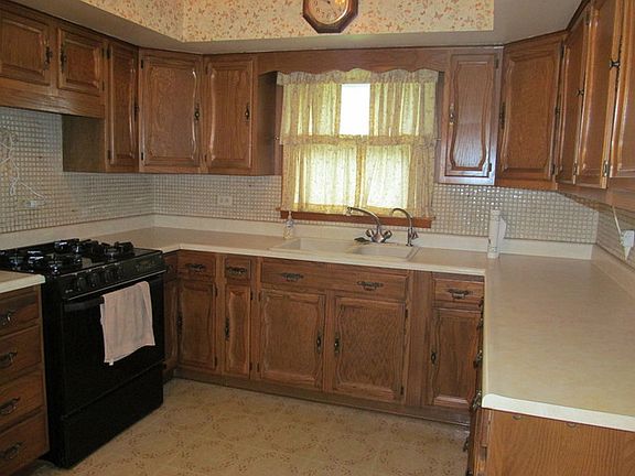 3rd image of 916 Cassie Dr