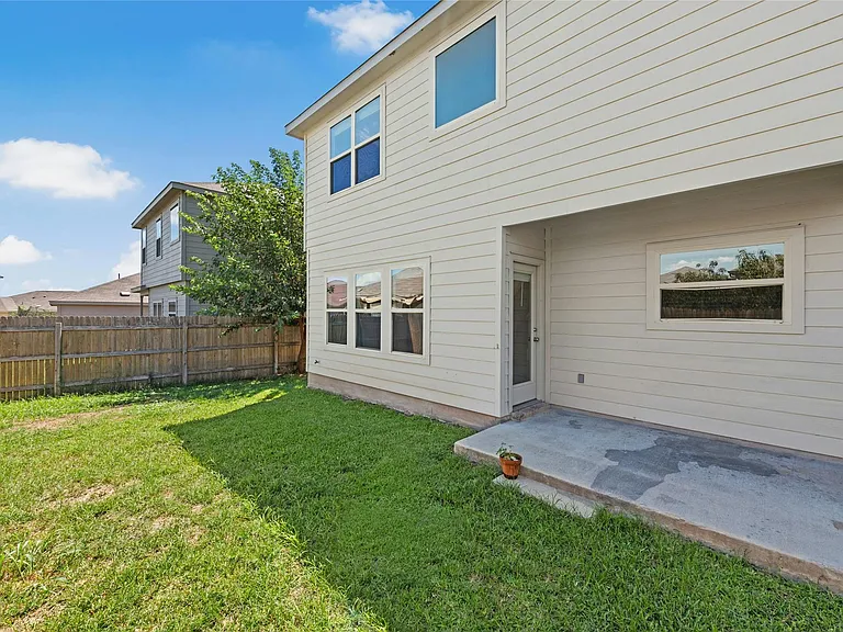 513 Circle Way — Photo 5