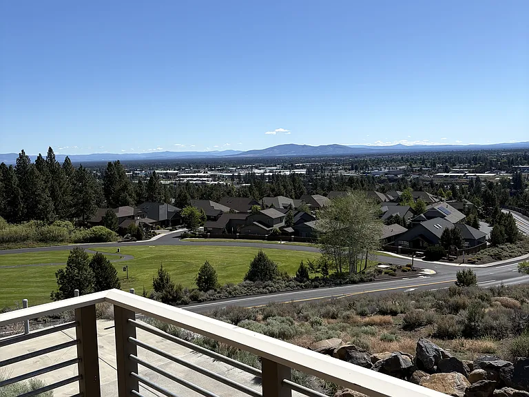 2572 NW Awbrey Point Cir — Photo 2