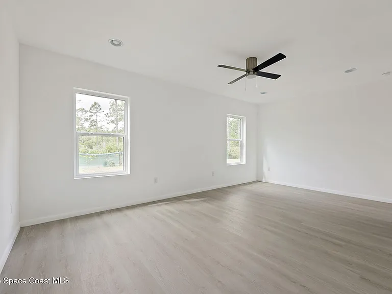 746 Harriet Ave — Photo 15