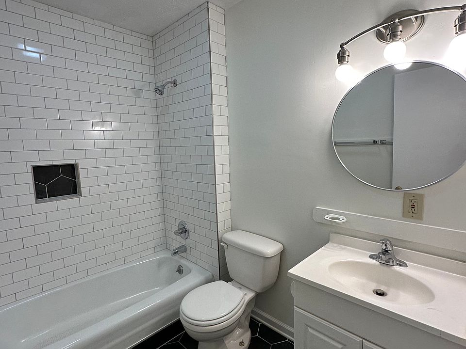 1st image of 121 Kent St APT 2