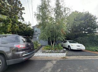 103 E Santa Barbara Rd, Lindenhurst, NY 11757