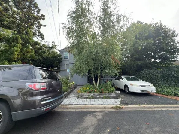 103 E Santa Barbara Rd, Lindenhurst, NY 11757