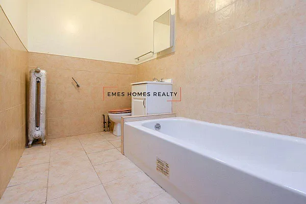 Rented by Emes Homes Realty LLC | media 7