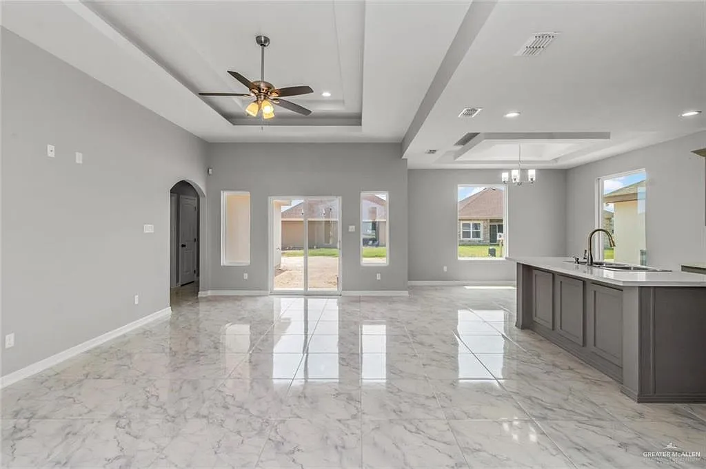 3 bed, 2.0 bath, 1393 sqft, $1,950 — Photo 2