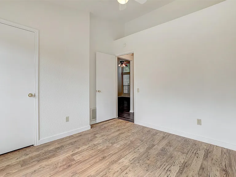 16304 Kicking Bird Dr — Photo 16