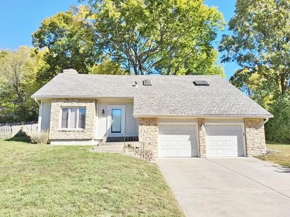3741 NE Beechwood Dr, Lees Summit, MO 64064