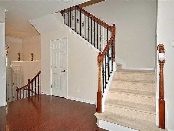 3rd image of 2553 Speer Ct SE