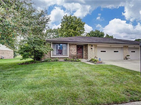 3rd image of 4927 Foxdale Dr