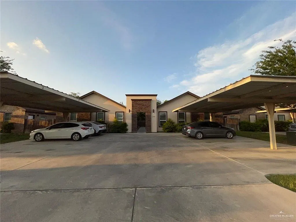 3 bed, 2.0 bath, 943 sqft, $1,100 — Photo 1