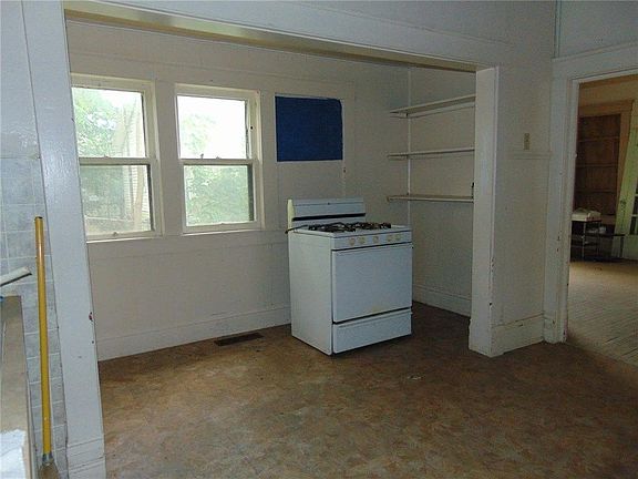 3rd image of 730 N Louisa Ave #Single