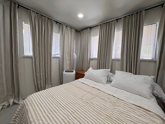 4th image of 3550 Alden Way