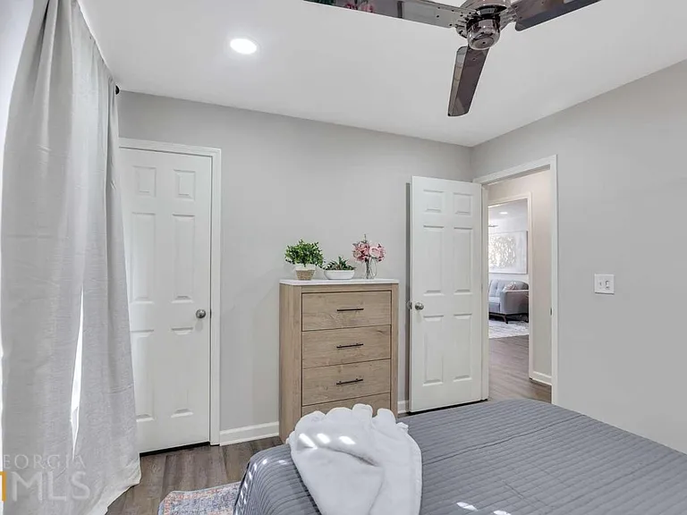 1744 Spring Rd — Photo 9