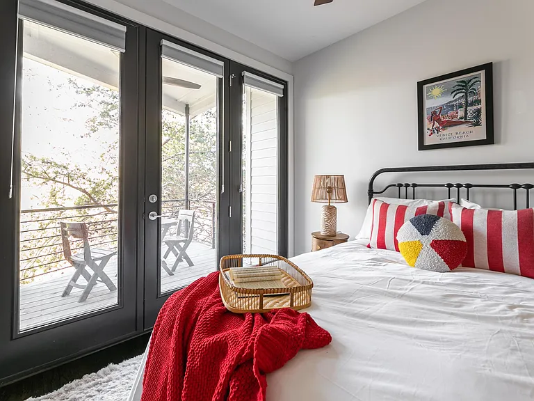 680 Barnett St NE — Photo 16