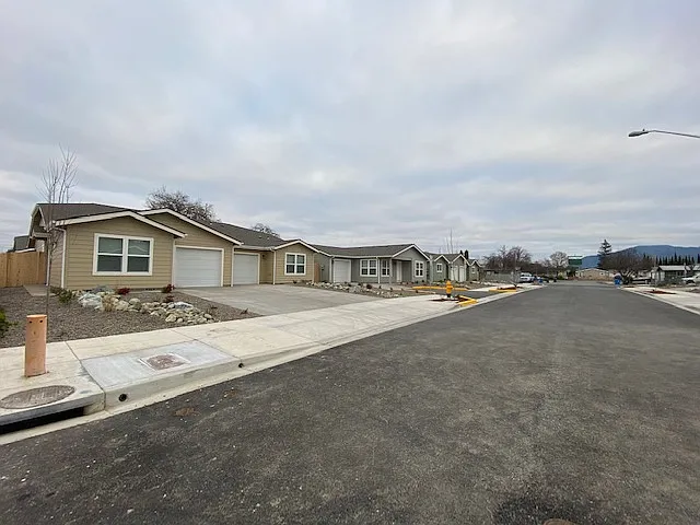 2146 Fahey Way — Photo 23