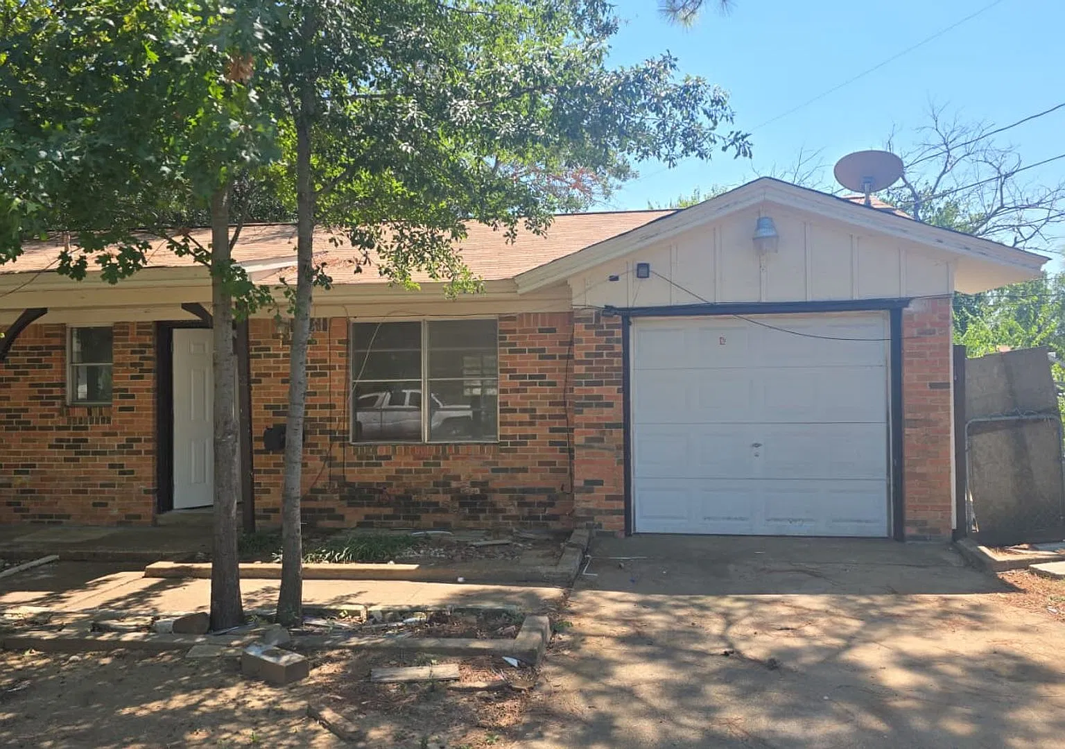 2612 McClure St — Photo 1