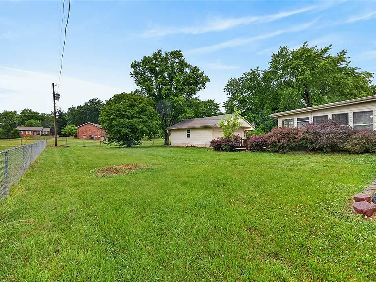 1886 Old Trenton Rd — Photo 38