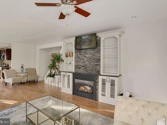4th image of 482 Coral Ave