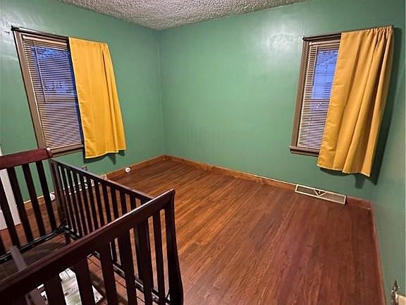 4th image of 9013 Edgehill Rd