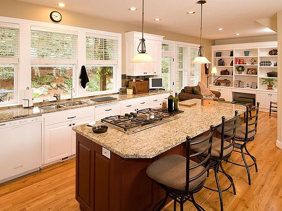 Spacious gourmet kitchen