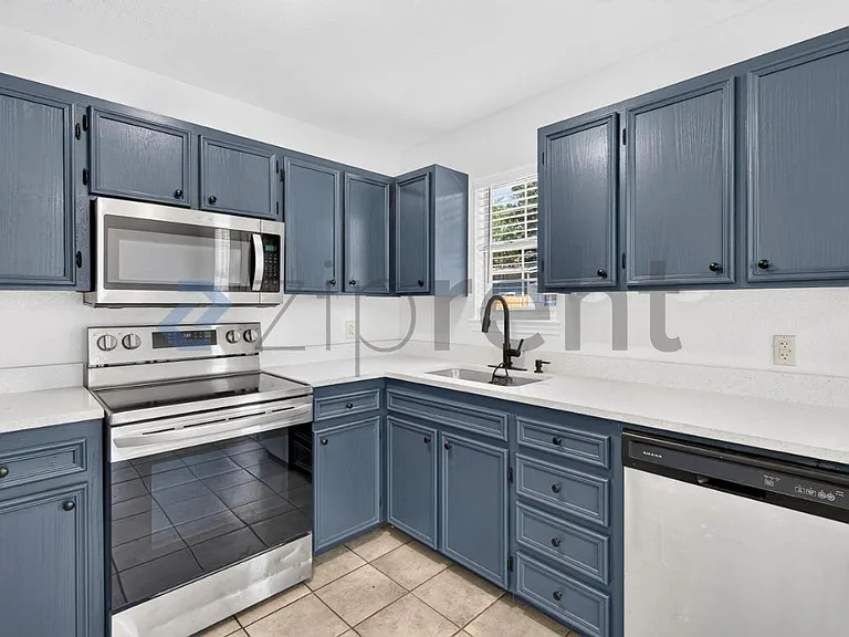 940 Chase St — Photo 15