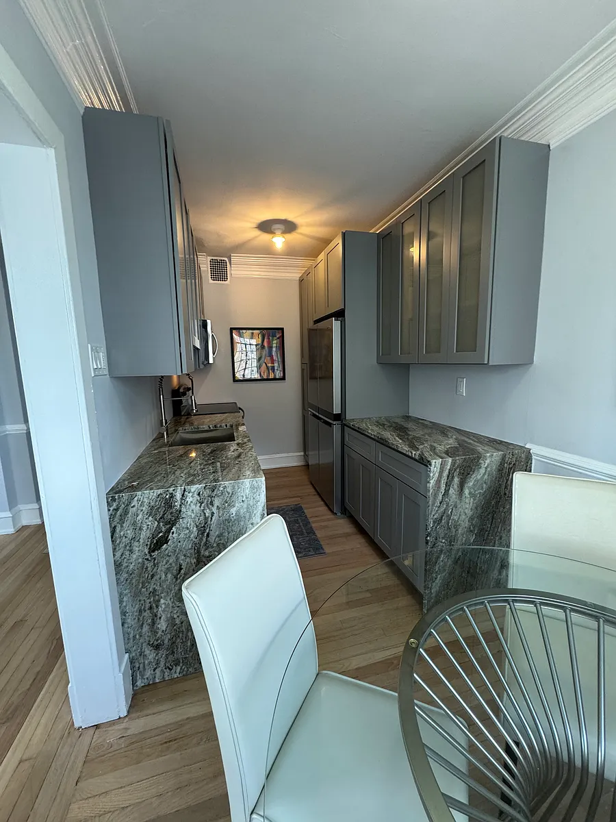 Building Photo - 1212 Delaware Ave #D3