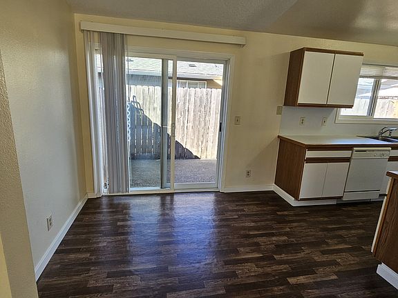 2nd image of 2210 SE 45th Ave #B