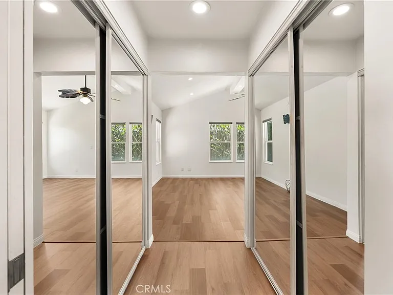 9472 Karen Cir — Photo 12