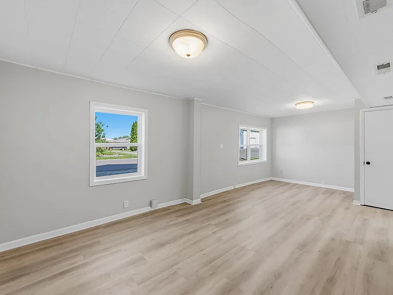 6 Wade St — Photo 1