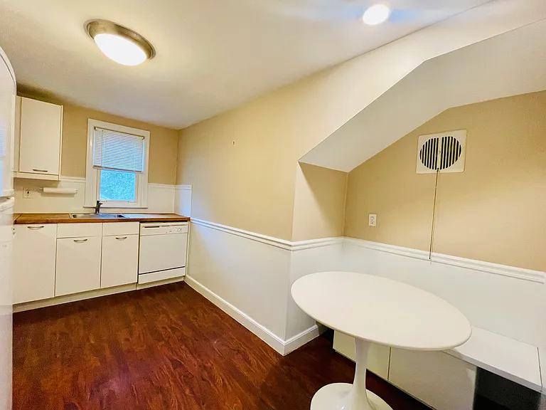 806 Hall St #2 — Photo 6
