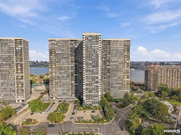 200 Winston Drive #L14, Cliffside Park, NJ 07010