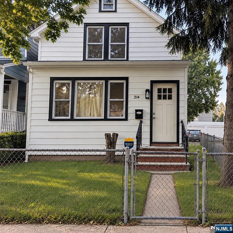 3 bed, 2.0 bath, $3,800 — Photo 1