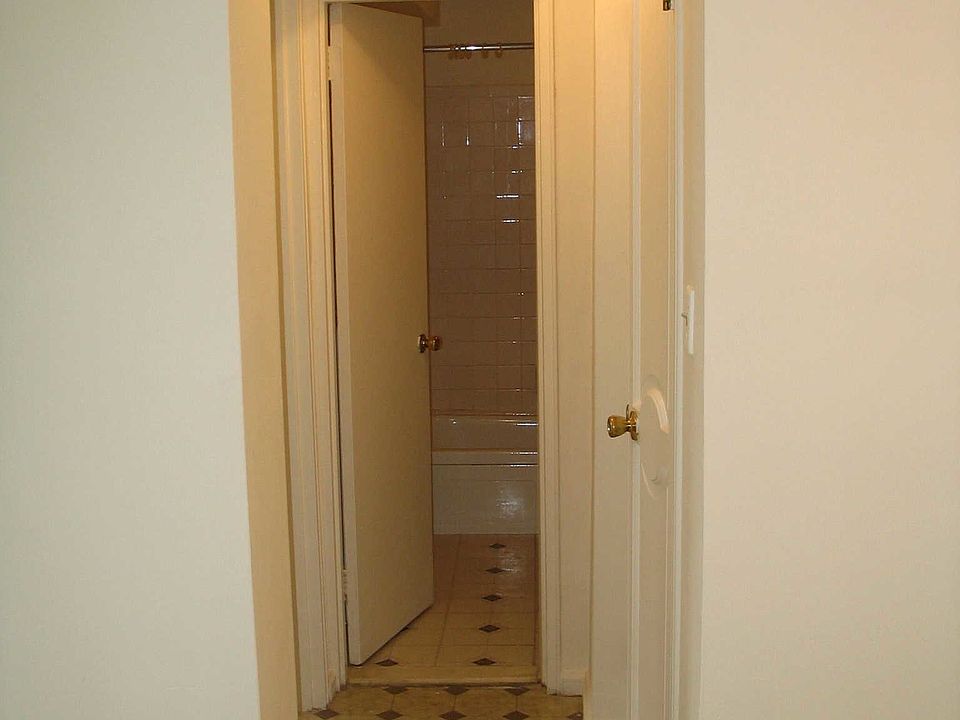 2nd image of 3205 Newtown Ave APT 2B