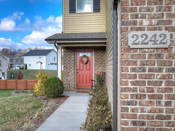 4th image of 2242 Meadow Creek Ln