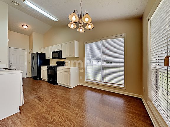 5th image of 166 Crestworth Xing