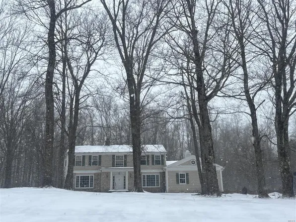 12207 S Wintergreen Dr, Chardon, OH 44024