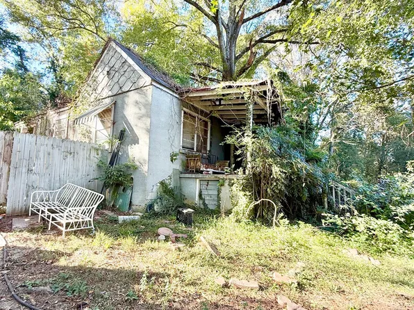 5596 Lakeside Dr, Union City, GA 30291