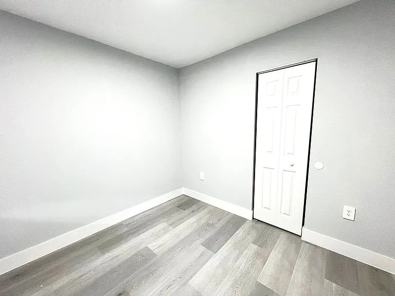 St George Apartments — Photo 44