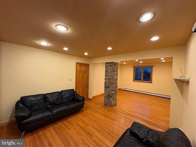 1040 Indiana Ave — Photo 11