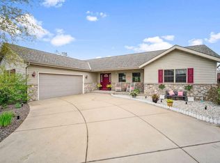 920 S Redding Cir, Belgium, WI 53004