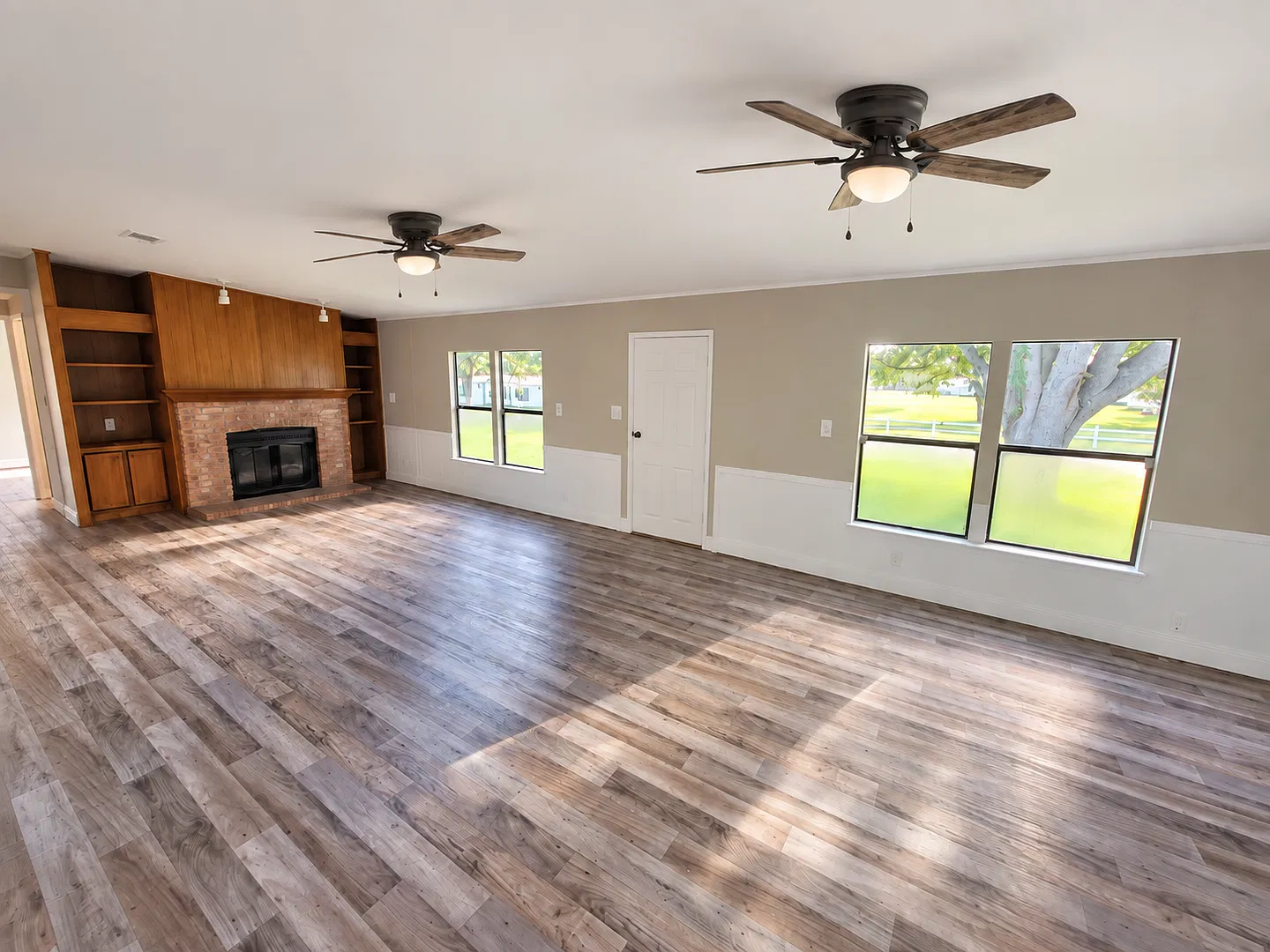 Remodeled 3 bed 2 bath 1,628 sq ft home with Granite Countertops — Photo 2