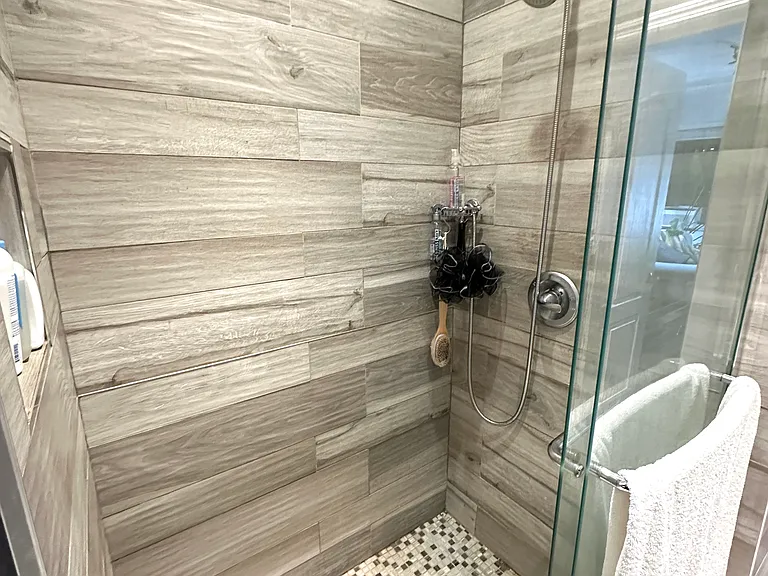 233 W 14th St #5R — Photo 14