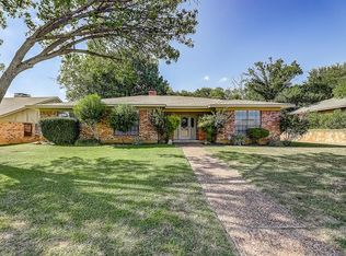 8805 Hunters Glen Trl, Fort Worth, TX 76120
