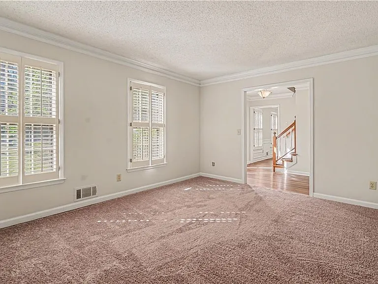 1527 Ridgewood Dr — Photo 6