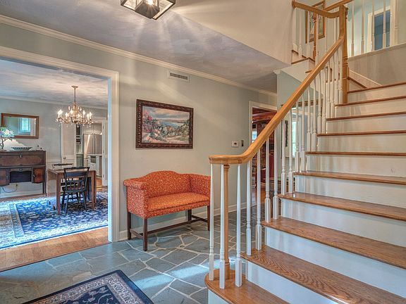 4th image of 3415 Laurel Dr
