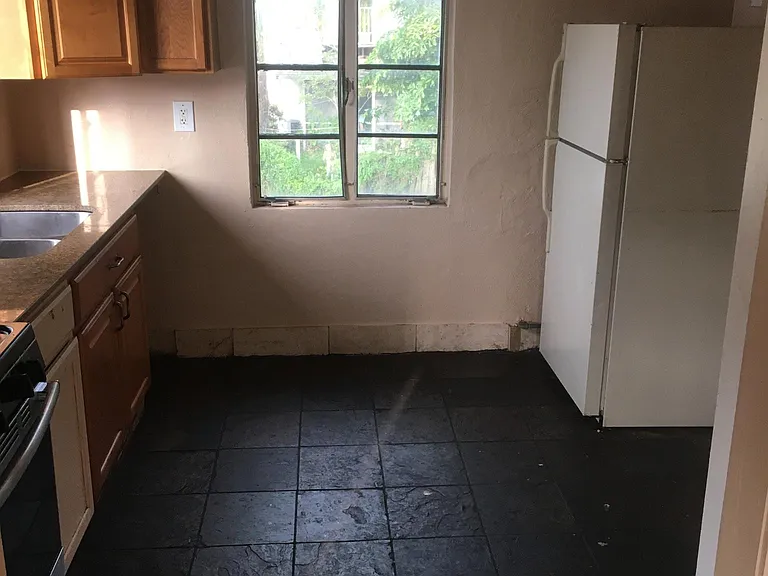 847 Short Ave — Photo 15